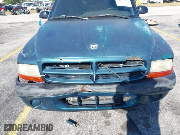1998 Dodge Dakota SLT with VIN 1B7FL26X2WS685844, listed as a IAAI auction lot 41857719 with Not Provided miles and . Bid and sale history available at carsss.com. Image 17.