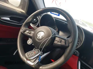 2021 Alfa Romeo Giulia z VIN ZARFAMAN6M7645490, wystawiony jako IAAI lot #42165037 z przebiegiem 57 701 mil mil oraz . Historia ofert i sprzedaży dostępna na DreamBid. Obrazek 11.