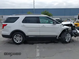 2016 Ford Explorer XLT с VIN 1FM5K7D84GGA35601, выставлен на аукционе IAAI как лот 42066641 с пробегом 59 054 миль миль и . История ставок и продаж доступна на DreamBid. Изображение 14.