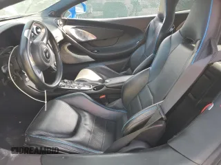 2020 McLaren GT z VIN SBM22GCA8LW000692, wystawiony jako Copart lot #44749324 z przebiegiem 18 911 mil mil oraz Nie do naprawy. Historia ofert i sprzedaży dostępna na DreamBid. Obrazek 7.