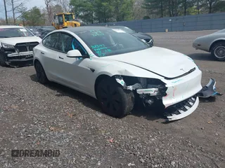 2024 Tesla Model 3 z VIN 5YJ3E1EA9RF828598, wystawiony jako IAAI lot #42084011 z przebiegiem 5931 mil mil oraz . Historia ofert i sprzedaży dostępna na DreamBid. Obrazek 1.