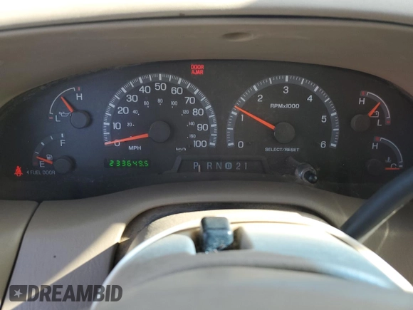 2001 Ford Expedition Eddie Bauer with VIN 1FMFU18L31LA05157, listed as a Copart auction lot 58093335 with 233,649 mi miles and Clean title. Bid and sale history available at DreamBid. Image 9.