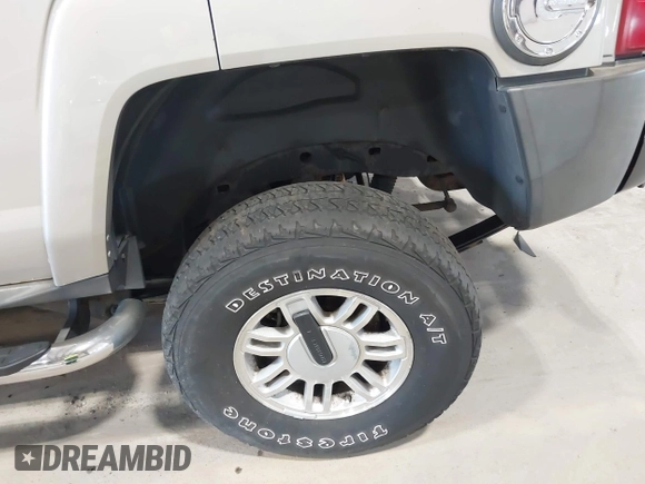 2006 Hummer H3 with VIN 5GTDN136268123052, listed as a IAAI auction lot 42126283 with 124,040 mi miles. Bid and sale history available at carsss.com. Image 12.