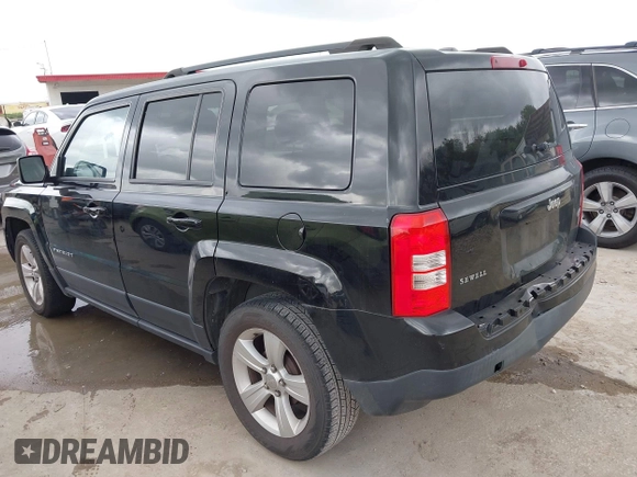 2016 Jeep Patriot Latitude z VIN 1C4NJPFB9GD584308, wystawiony jako IAAI lot #42534222 z przebiegiem 179 239 mil mil oraz . Historia ofert i sprzedaży dostępna na DreamBid. Obrazek 3.