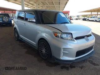 2014 Scion xB z VIN JTLZE4FE7EJ055408, wystawiony jako IAAI lot #42153105 z przebiegiem 122 995 mil mil oraz . Historia ofert i sprzedaży dostępna na DreamBid. Obrazek 1.