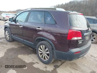 2011 Kia Sorento LX with VIN 5XYKTDA2XBG078757, listed as a IAAI auction lot 40937252 with 186,055 mi miles. Bid and sale history available at carsss.com. Image 3.