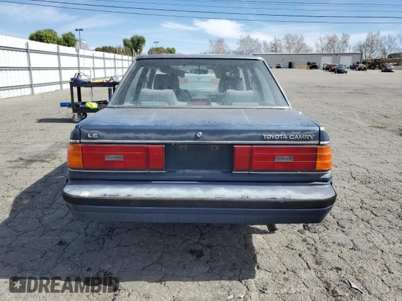 1986 Toyota Camry z VIN JT2SV16E6G0520922, wystawiony jako Copart lot #47146675 z przebiegiem 156 394 mil mil oraz Szkoda całkowita • Salvage title. Historia ofert i sprzedaży dostępna na DreamBid. Obrazek 6.