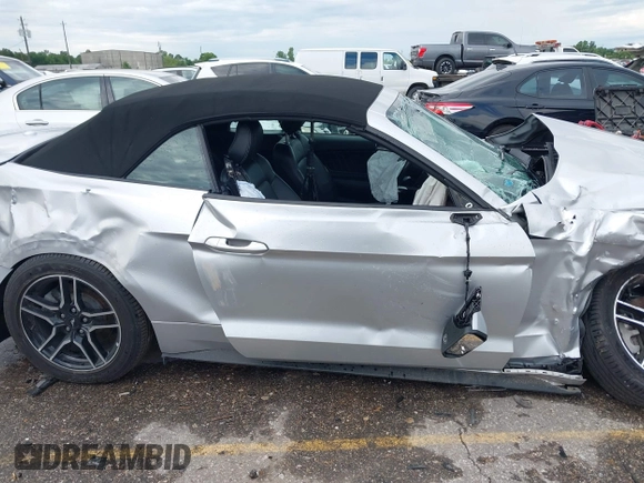2019 Ford Mustang EcoBoost z VIN 1FATP8UH3K5106557, wystawiony jako IAAI lot #42223835 z przebiegiem 32 353 mil mil oraz . Historia ofert i sprzedaży dostępna na DreamBid. Obrazek 13.