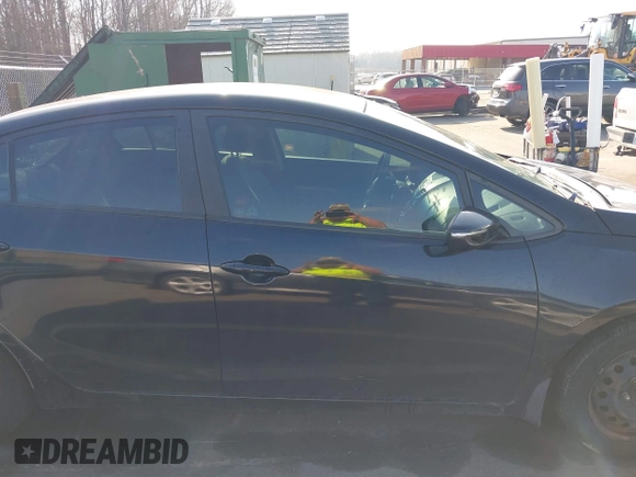 2016 Kia Forte LX with VIN KNAFX4A62G5551606, listed as a IAAI auction lot 41107813 with 201,821 mi miles. Bid and sale history available at carsss.com. Image 13.