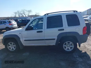 2004 Jeep Liberty Sport with VIN 1J4GL48K24W303510, listed as a IAAI auction lot 41660788 with 178,067 mi miles. Bid and sale history available at carsss.com. Image 14.