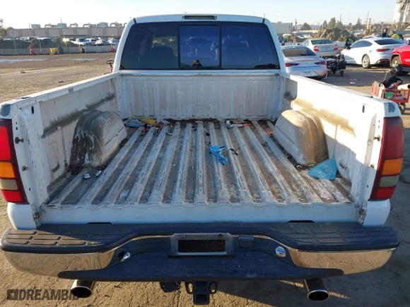 2000 Chevrolet Silverado 1500 LS with VIN 2GCEC19T9Y1305982, listed as a IAAI auction lot 41657268 with 213,446 mi miles. Bid and sale history available at carsss.com. Image 6.