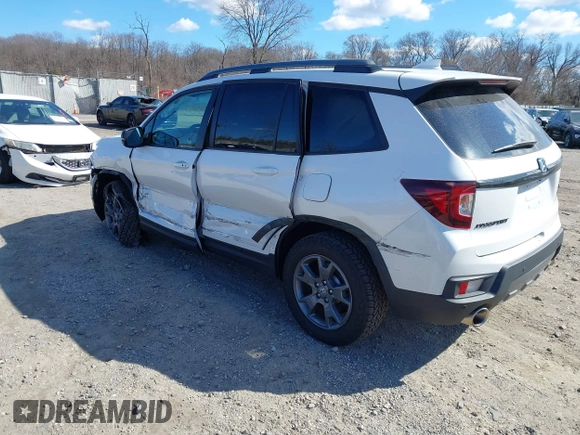 2024 Honda Passport TrailSport with VIN 5FNYF8H69RB016415, listed as a IAAI auction lot 41701049 with 10,365 mi miles and . Bid and sale history available at DreamBid. Image 3.