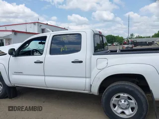 2007 Toyota Tacoma PreRunner z VIN 5TEJU62N77Z327977, wystawiony jako IAAI lot #42450935 z przebiegiem 140 983 mil mil oraz . Historia ofert i sprzedaży dostępna na DreamBid. Obrazek 14.