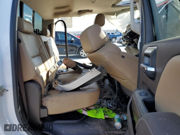 2018 GMC Sierra 2500HD Denali z VIN 1GT12UEYXJF225397, wystawiony jako Copart lot #87736565 z przebiegiem Nie podano mil oraz Nie do naprawy • Non repairable. Historia ofert i sprzedaży dostępna na DreamBid. Obrazek 10.