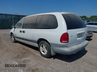 1996 Plymouth Voyager SE z VIN 1P4GP44R9TB498696, wystawiony jako IAAI lot #42402850 z przebiegiem 196 111 mil mil oraz . Historia ofert i sprzedaży dostępna na DreamBid. Obrazek 3.