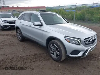 2017 Mercedes-Benz GLC 300 z VIN WDC0G4KB8HV010270, wystawiony jako IAAI lot #42355607 z przebiegiem 61 327 mil mil oraz . Historia ofert i sprzedaży dostępna na DreamBid. Obrazek 1.