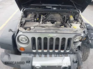 2013 Jeep Wrangler Unlimited Sport z VIN 1C4BJWDGXDL596450, wystawiony jako IAAI lot #42323862 z przebiegiem 114 105 mil mil oraz . Historia ofert i sprzedaży dostępna na DreamBid. Obrazek 10.
