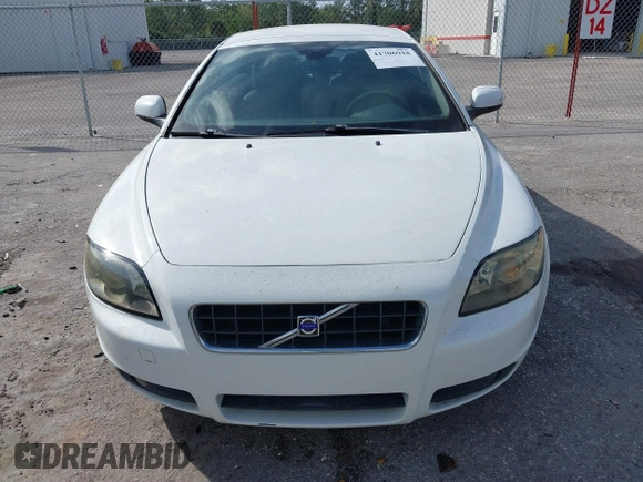 2010 Volvo C70 with VIN YV1672MC4AJ092225, listed as a IAAI auction lot 41706918 with 87,902 mi miles. Bid and sale history available at carsss.com. Image 6.