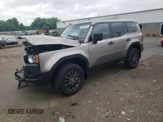 2024 Toyota Land Cruiser z VIN JTEABFAJ0RK016415, wystawiony jako Copart lot #59928555 z przebiegiem 8 691 mil mil oraz Szkoda całkowita • Salvage title. Historia ofert i sprzedaży dostępna na DreamBid. Obrazek 1.