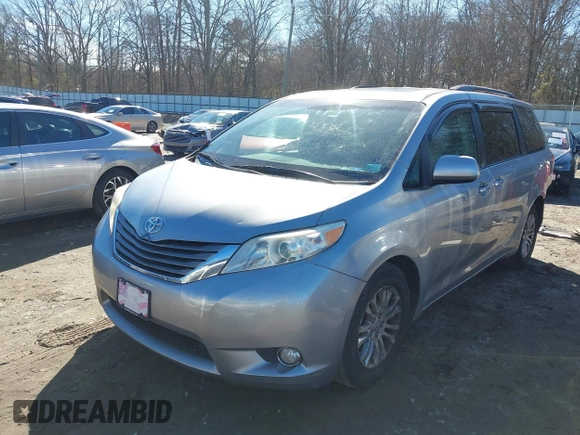 2012 Toyota Sienna XLE AAS z VIN 5TDYK3DC7CS277944, wystawiony jako IAAI lot #41311855 z przebiegiem 224 239 mil mil oraz . Historia ofert i sprzedaży dostępna na DreamBid. Obrazek 2.