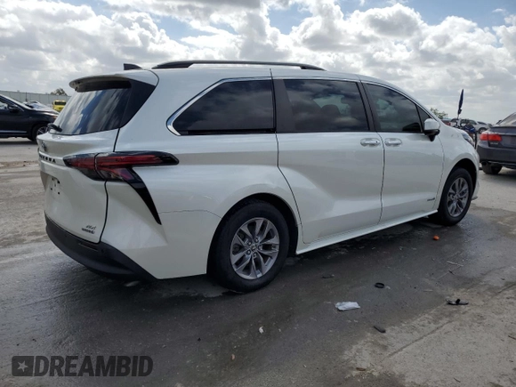 2021 Toyota Sienna XLE with VIN 5TDYRKEC0MS061455, listed as a Copart auction lot 47633565 with 64,782 mi miles and Salvage Title. Bid and sale history available at carsss.com. Image 3.