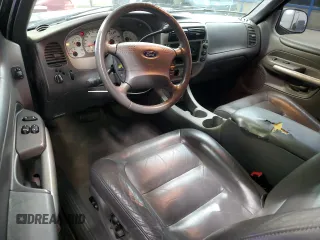 2002 Ford Explorer Sport XLS z VIN 1FMZU70E42UC30826, wystawiony jako Copart lot #42163415 z przebiegiem 148 764 mil mil oraz Szkoda całkowita • Salvage title. Historia ofert i sprzedaży dostępna na DreamBid. Obrazek 8.