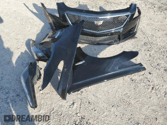 2018 Cadillac CTS-V z VIN 1G6A15S66J0167192, wystawiony jako Copart lot #72386244 z przebiegiem 53 021 mil mil oraz Szkoda całkowita • Salvage title. Historia ofert i sprzedaży dostępna na DreamBid. Obrazek 12.