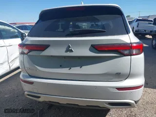 2024 Mitsubishi Outlander SE with VIN JA4J3VA86RZ024500, listed as a IAAI auction lot 42086623 with 31,199 mi miles. Bid and sale history available at carsss.com. Image 16.