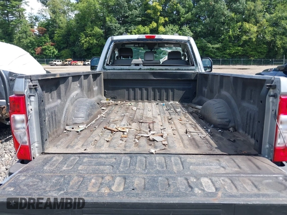 2022 Ford F-250 XL z VIN 1FTBF2B62NEF21705, wystawiony jako IAAI lot #39947332 z przebiegiem 61 110 mil mil oraz . Historia ofert i sprzedaży dostępna na DreamBid. Obrazek 8.