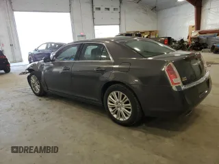 2014 Chrysler 300 z VIN 2C3CCARG2EH128807, wystawiony jako Copart lot #53932515 z przebiegiem 420 915 mil mil oraz Szkoda całkowita • Salvage title. Historia ofert i sprzedaży dostępna na DreamBid. Obrazek 2.