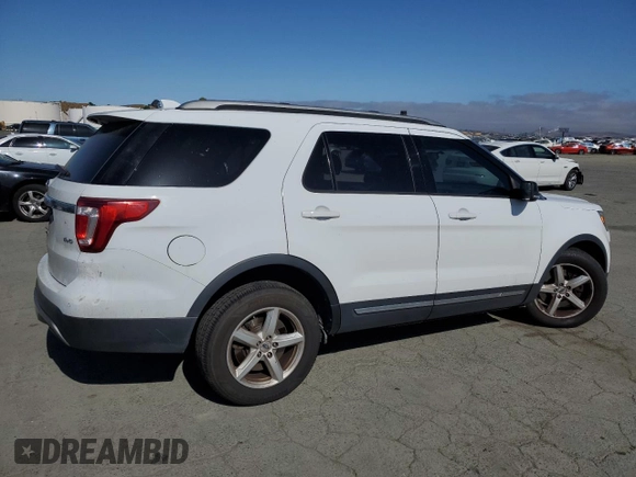 2017 Ford Explorer XLT z VIN 1FM5K8D82HGC48313, wystawiony jako Copart lot #58811785 z przebiegiem 120 898 mil mil oraz Szkoda całkowita • Salvage title. Historia ofert i sprzedaży dostępna na DreamBid. Obrazek 3.