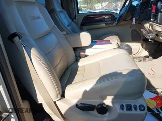 2005 Ford Excursion Limited с VIN 1FMNU43S85ED45734, выставлен на аукционе IAAI как лот 41414423 с пробегом 210 259 миль миль и . История ставок и продаж доступна на DreamBid. Изображение 5.