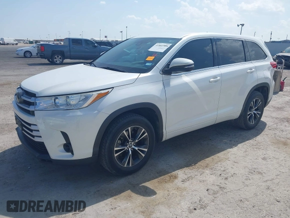 2018 Toyota Highlander LE z VIN 5TDZARFH9JS039822, wystawiony jako IAAI lot #41881905 z przebiegiem 125 094 mil mil oraz . Historia ofert i sprzedaży dostępna na DreamBid. Obrazek 17.