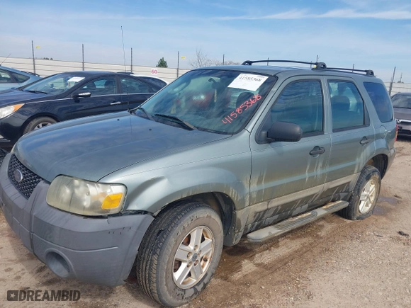 2007 Ford Escape XLS with VIN 1FMYU02Z57KB59268, listed as a IAAI auction lot 41585368 with 195,227 mi miles. Bid and sale history available at carsss.com. Image 2.