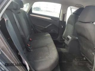 2016 Volkswagen Passat S z VIN 1VWAT7A34GC006015, wystawiony jako Copart lot #58589475 z przebiegiem Nie podano mil oraz Nie do naprawy • Non repairable. Historia ofert i sprzedaży dostępna na DreamBid. Obrazek 10.