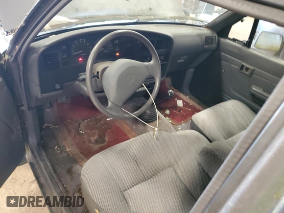 1992 Toyota Pickup DLX z VIN JT4RN93P0N5065687, wystawiony jako Copart lot #56355125 z przebiegiem 215 019 mil mil oraz Czysty tytuł • Clean title. Historia ofert i sprzedaży dostępna na DreamBid. Obrazek 8.