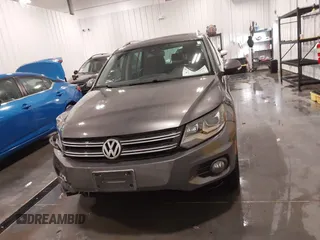 2016 Volkswagen Tiguan SE z VIN WVGBV7AX3GW507850, wystawiony jako IAAI lot #41303866 z przebiegiem 97 989 mil mil oraz . Historia ofert i sprzedaży dostępna na DreamBid. Obrazek 12.