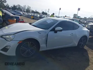 2015 Scion FR-S z VIN JF1ZNAA13F8713996, wystawiony jako IAAI lot #41189792 z przebiegiem 92 730 mil mil oraz . Historia ofert i sprzedaży dostępna na DreamBid. Obrazek 14.