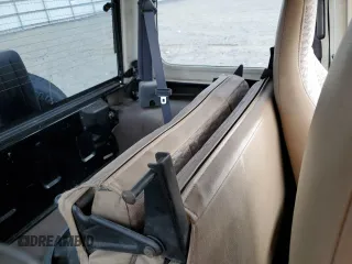 2000 Jeep Wrangler Sport z VIN 1J4FA49S9YP798353, wystawiony jako Copart lot #62009645 z przebiegiem 116 676 mil mil oraz Szkoda całkowita • Salvage title. Historia ofert i sprzedaży dostępna na DreamBid. Obrazek 11.