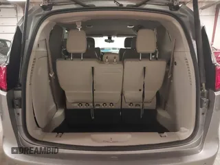 2018 Chrysler Pacifica Touring L with VIN 2C4RC1BG3JR330401, listed as a IAAI auction lot 41250303 with 86,975 mi miles and . Bid and sale history available at DreamBid. Image 18.