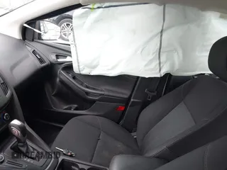 2015 Ford Focus SE with VIN 1FADP3K29FL289504, listed as a IAAI auction lot 41963365 with Not Provided miles. Bid and sale history available at carsss.com. Image 5.