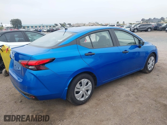 2020 Nissan Versa S z VIN 3N1CN8DV3LL870144, wystawiony jako IAAI lot #42117133 z przebiegiem 70 447 mil mil oraz . Historia ofert i sprzedaży dostępna na DreamBid. Obrazek 4.