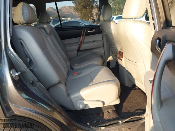 2011 Toyota Highlander Limited with VIN 5TDYK3EH0BS041953, listed as a IAAI auction lot 41429353 with 203,327 mi miles. Bid and sale history available at carsss.com. Image 8.