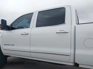 2016 GMC Sierra 2500HD Denali z VIN 1GT12UE89GF172877, wystawiony jako IAAI lot #41807741 z przebiegiem 36 719 mil mil oraz . Historia ofert i sprzedaży dostępna na DreamBid. Obrazek 14.