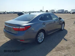 2013 Lexus ES 4dr Sdn with VIN JTHBK1GG8D2051976, listed as a IAAI auction lot 41804952 with 153,825 mi miles. Bid and sale history available at carsss.com. Image 4.