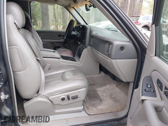 2006 Chevrolet Tahoe LS with VIN 1GNEC13T06J113532, listed as a IAAI auction lot 41955787 with 181,242 mi miles. Bid and sale history available at carsss.com. Image 5.