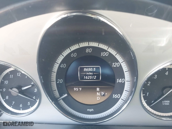 2012 Mercedes-Benz E-Class E 350 Luxury with VIN WDDHF5KB1CA585320, listed as a IAAI auction lot 41982342 with 162,512 mi miles. Bid and sale history available at carsss.com. Image 7.