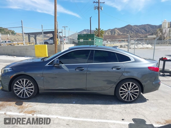 2021 BMW 2 Series 228i xDrive z VIN WBA73AK01M7G52079, wystawiony jako IAAI lot #41633040 z przebiegiem 41 108 mil mil oraz . Historia ofert i sprzedaży dostępna na DreamBid. Obrazek 14.