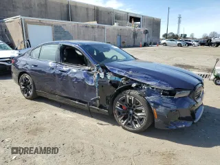 2024 BMW i5 M60 z VIN WBY43FK04RCR36321, wystawiony jako Copart lot #48237355 z przebiegiem 8926 mil mil oraz Szkody całkowita. Historia ofert i sprzedaży dostępna na DreamBid. Obrazek 4.