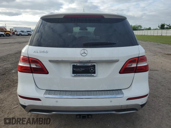 2015 Mercedes-Benz M 350 z VIN 4JGDA5JBXFA527876, wystawiony jako Copart lot #52631565 z przebiegiem 178 818 mil mil oraz Szkoda całkowita • Salvage title. Historia ofert i sprzedaży dostępna na DreamBid. Obrazek 6.